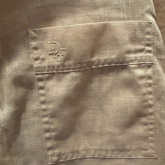 Dior elegant men's shirt you can wear it on the beach or something formal - Picture 4 of 9